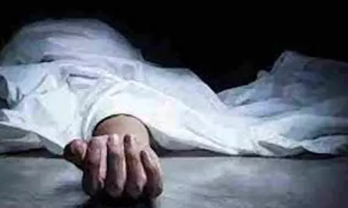 Kasganj: 25 वर्षीय विवाहिता की संदिग्ध परिस्थितियों में मौत, हत्या की आशंका Kasganj: 25 वर्षीय विवाहिता की संदिग्ध परिस्थितियों में मौत, हत्या की आशंका