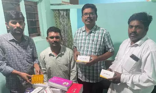 झोलाछाप डॉक्टर द्वारा संचालित क्लिनिक पर DCA ने छापा मारा झोलाछाप डॉक्टर द्वारा संचालित क्लिनिक पर DCA ने छापा मारा