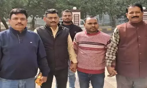 BREAKING: जूनियर इंजीनियर को रिश्वत लेते एंटी करप्शन टीम ने किया गिरफ्तार