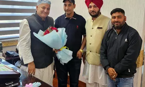 Javid Dar: जन समस्याओं के समय पर समाधान पर ध्यान दें अधिकारी