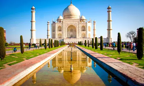UP : ताजमहल में बम विस्फोट की धमकी जाँच में निकली झूठी
