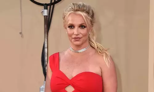 Britney Spears अपने जन्मदिन पर कानूनी रूप से सिंगल हो गईं Britney Spears अपने जन्मदिन पर कानूनी रूप से सिंगल हो गईं