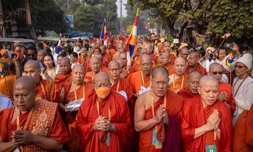 Bodh Gaya में 19वां अंतर्राष्ट्रीय त्रिपिटक जप समारोह शुरू, विश्व भर से रिकॉर्ड भागीदारी Bodh Gaya में 19वां अंतर्राष्ट्रीय त्रिपिटक जप समारोह शुरू, विश्व भर से रिकॉर्ड भागीदारी