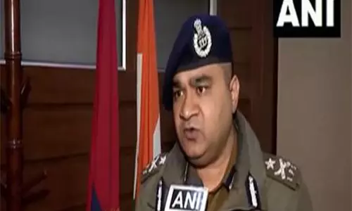 Srinagar में नागरिक हत्याओं में शामिल आतंकवादी के मारे जाने के बाद सुरक्षा बलों ने तलाशी अभियान चलाया Srinagar में नागरिक हत्याओं में शामिल आतंकवादी के मारे जाने के बाद सुरक्षा बलों ने तलाशी अभियान चलाया