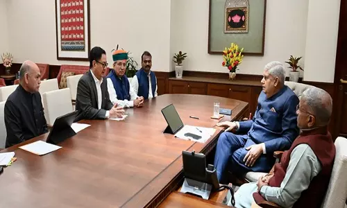 केंद्रीय मंत्री Kiren Rijiju, एल मुरुगन, अर्जुन राम मेघवाल ने संसद में जगदीप धनखड़ से मुलाकात की