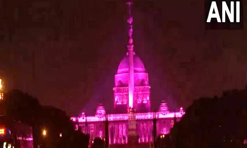 अंतर्राष्ट्रीय विकलांग दिवस के अवसर पर Rashtrapati Bhavan बैंगनी रोशनी से जगमगा उठा अंतर्राष्ट्रीय विकलांग दिवस के अवसर पर Rashtrapati Bhavan बैंगनी रोशनी से जगमगा उठा