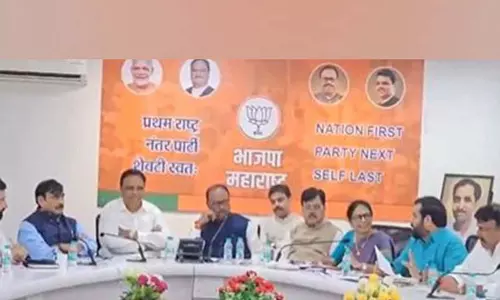Maharashtra के भाजपा नेताओं की बैठक Maharashtra के भाजपा नेताओं की बैठक