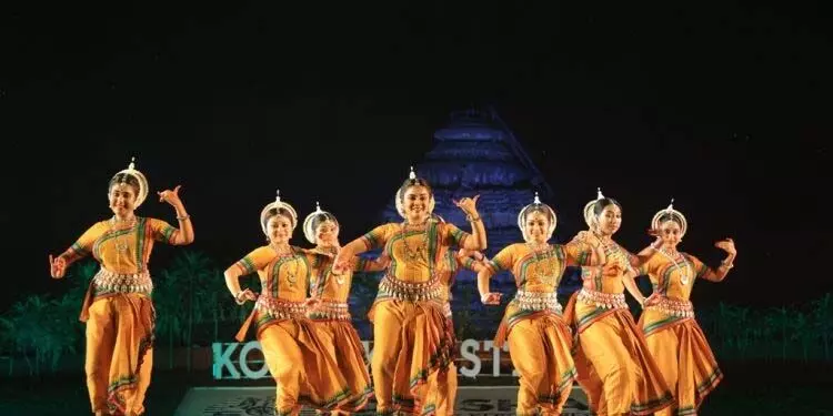 Odissi, मोहिनीअट्टम ने दर्शकों को मंत्रमुग्ध कर दिया