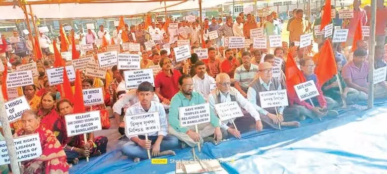 Assam : बांग्लादेश में हिंदुओं पर अत्याचार के खिलाफ धुबरी और डिब्रूगढ़ में विरोध प्रदर्शन