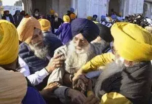 Golden Temple: एक व्यक्ति ने सुखबीर बादल पर गोली चलाने की कोशिश की