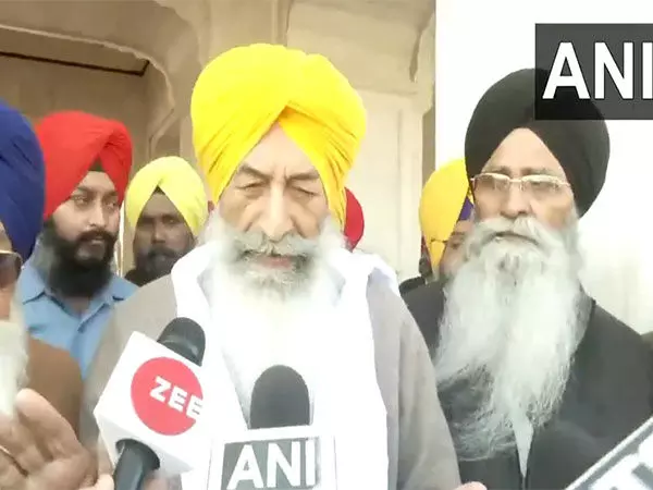 स्वर्ण मंदिर में Sukhbir Singh Badal पर हमले के बाद अकाली दल के नेता ने कहा- वे सेवा करते रहेंगे