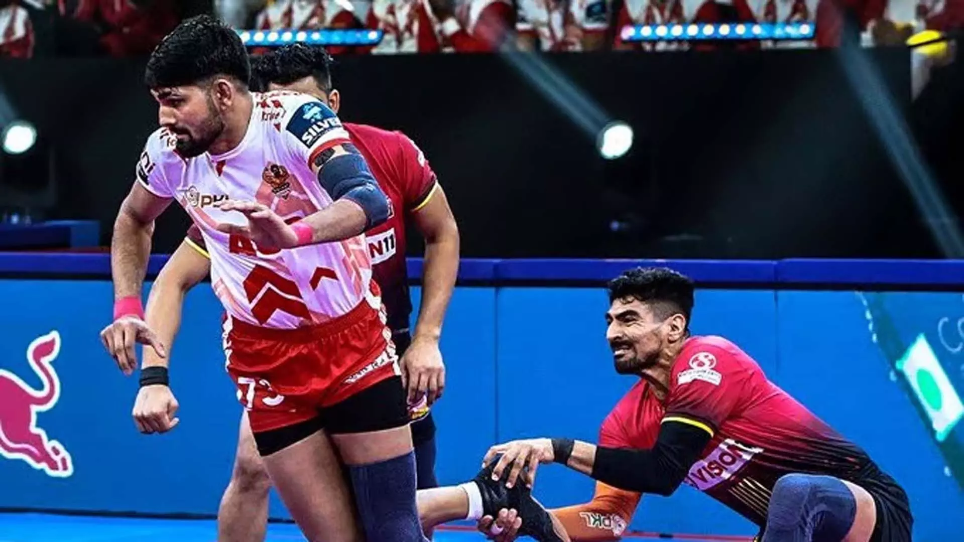 Pro Kabaddi League: बेंगलुरू बुल्स ने गुजरात जायंट्स के खिलाफ वापसी की