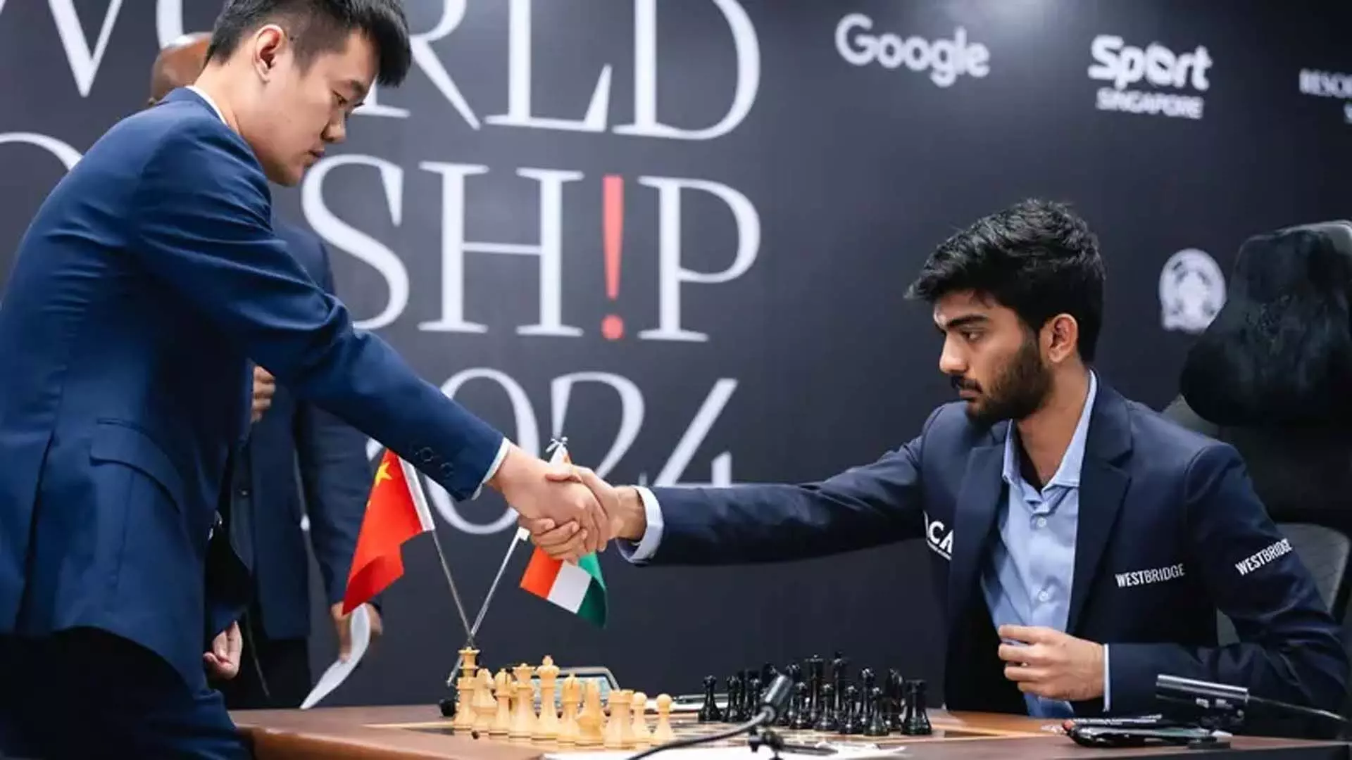 World Chess Championship: डी गुकेश, डिंग लिरेन ने 8वीं बाजी में एक और ड्रॉ खेला