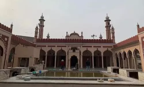 इमाम ने हिंदू अल्पसंख्यकों के साथ दुर्व्यवहार के खिलाफ कार्रवाई की मांग की इमाम ने हिंदू अल्पसंख्यकों के साथ दुर्व्यवहार के खिलाफ कार्रवाई की मांग की