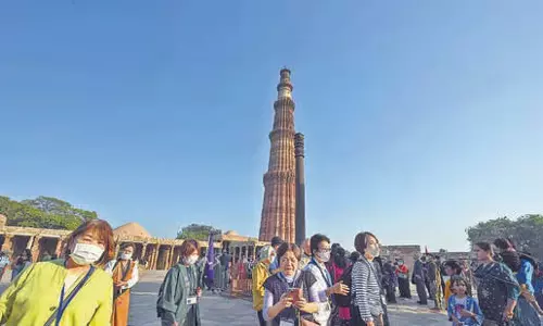 Delhi में दिसंबर में हल्की सर्दी जारी रहने के कारण सर्दी का इंतजार