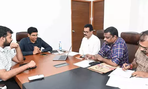 कलेक्टर एस वेंकटेश्वर ने प्रमुख बुनियादी ढांचा परियोजनाओं में तेजी लाने का आह्वान किया कलेक्टर एस वेंकटेश्वर ने प्रमुख बुनियादी ढांचा परियोजनाओं में तेजी लाने का आह्वान किया