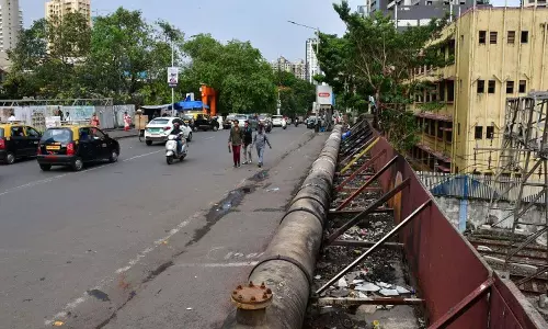 Mumbai: बेलासिस ब्रिज विस्तार के लिए बीएमसी ने शौचालय तोड़ा Mumbai: बेलासिस ब्रिज विस्तार के लिए बीएमसी ने शौचालय तोड़ा