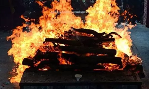 मौत का बहाना बनाकर छुट्टी लेना पड़ा भारी, शिक्षक का झूठ पकड़ा गया मौत का बहाना बनाकर छुट्टी लेना पड़ा भारी, शिक्षक का झूठ पकड़ा गया