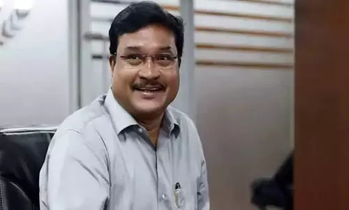 हैदराबाद में केवल 0.95 प्रतिशत वर्षा जल ही जमीन में बचा है: HYDRAA chief हैदराबाद में केवल 0.95 प्रतिशत वर्षा जल ही जमीन में बचा है: HYDRAA chief