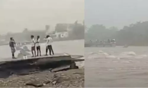 पल्लीपट्टू-थोंडामन को जोड़ने वाला पुल आई भीषण बाढ़ के कारण नदी में बह गया