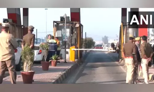 UP: राहुल, प्रियंका गांधी के संभावित संभल दौरे से पहले हापुड़ में सुरक्षा बल तैनात