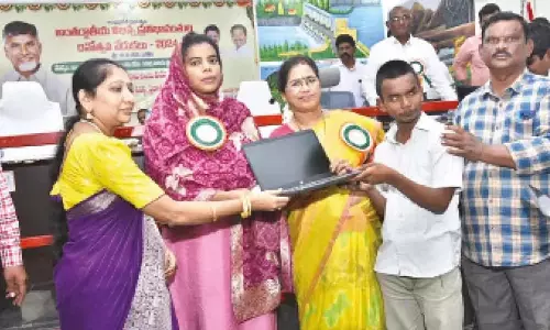 Andhra: दिव्यांगों के लिए खेल प्रतियोगिता में 300 छात्रों ने भाग लिया Andhra: दिव्यांगों के लिए खेल प्रतियोगिता में 300 छात्रों ने भाग लिया