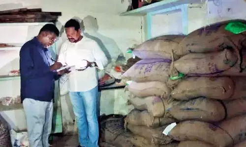आंध्र के प्रकाशम में PDS चावल तस्करी पर कार्रवाई आंध्र के प्रकाशम में PDS चावल तस्करी पर कार्रवाई