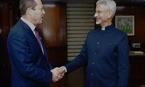 Jaishankar ने इजराइल के अर्थव्यवस्था मंत्री नीर बरकत से मुलाकात की Jaishankar ने इजराइल के अर्थव्यवस्था मंत्री नीर बरकत से मुलाकात की