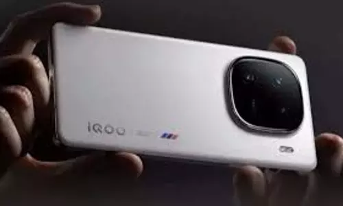 iQOO 13 भारत में हुआ लॉन्च  चेक करे कीमत से लेकर फीचर्स तक