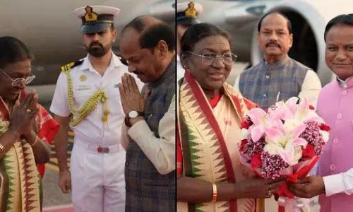 राष्ट्रपति मुर्मू ओडिशा पहुंचे, भुवनेश्वर में पंडित रघुनाथ मुर्मू की प्रतिमा का अनावरण किया राष्ट्रपति मुर्मू ओडिशा पहुंचे, भुवनेश्वर में पंडित रघुनाथ मुर्मू की प्रतिमा का अनावरण किया