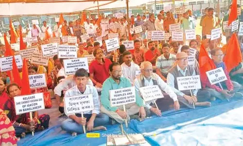 Assam : बांग्लादेश में हिंदुओं पर अत्याचार के खिलाफ धुबरी और डिब्रूगढ़ में विरोध प्रदर्शन