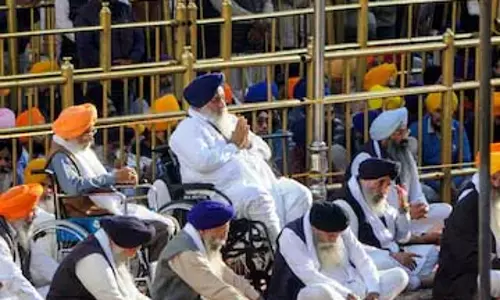 Sukhbir Singh बादल को स्वर्ण मंदिर में क्यों दी जा रही है सजा?