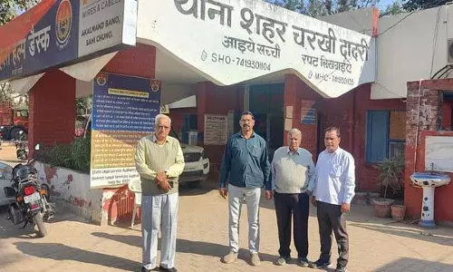 Haryana : कांग्रेस नेता सांगवान पर मारपीट का आरोप, व्यापारियों ने की न्याय की मांग Haryana : कांग्रेस नेता सांगवान पर मारपीट का आरोप, व्यापारियों ने की न्याय की मांग