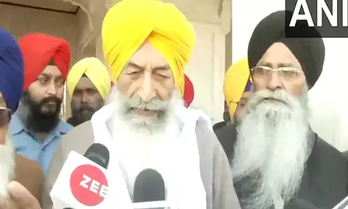स्वर्ण मंदिर में Sukhbir Singh Badal पर हमले के बाद अकाली दल के नेता ने कहा- वे सेवा करते रहेंगे
