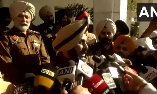 Amritsar police ने कहा- बादल के हमलावर का आपराधिक रिकॉर्ड है Amritsar police ने कहा- बादल के हमलावर का आपराधिक रिकॉर्ड है