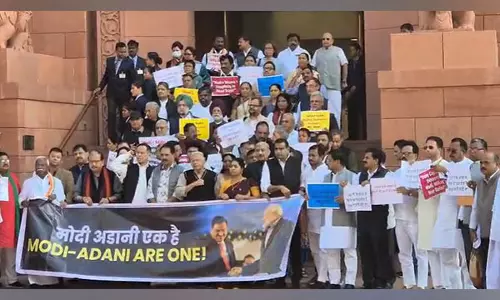 संसद शीतकालीन सत्र 2024: India Block के सांसदों ने लगातार दूसरे दिन भी विरोध प्रदर्शन किया