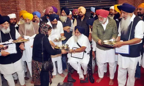 Akali Dal राजनीतिक चौराहे पर
