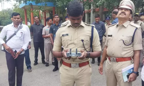 Anantapur पुलिस ने असामाजिक गतिविधियों से निपटने के लिए ड्रोन तैनात किए