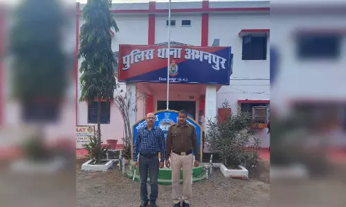 महिला BEO से गाली गलौज, प्रधान पाठक को गिरफ्तार कर ज्यूडिसियल रिमांड पर भेजा गया महिला BEO से गाली गलौज, प्रधान पाठक को गिरफ्तार कर ज्यूडिसियल रिमांड पर भेजा गया