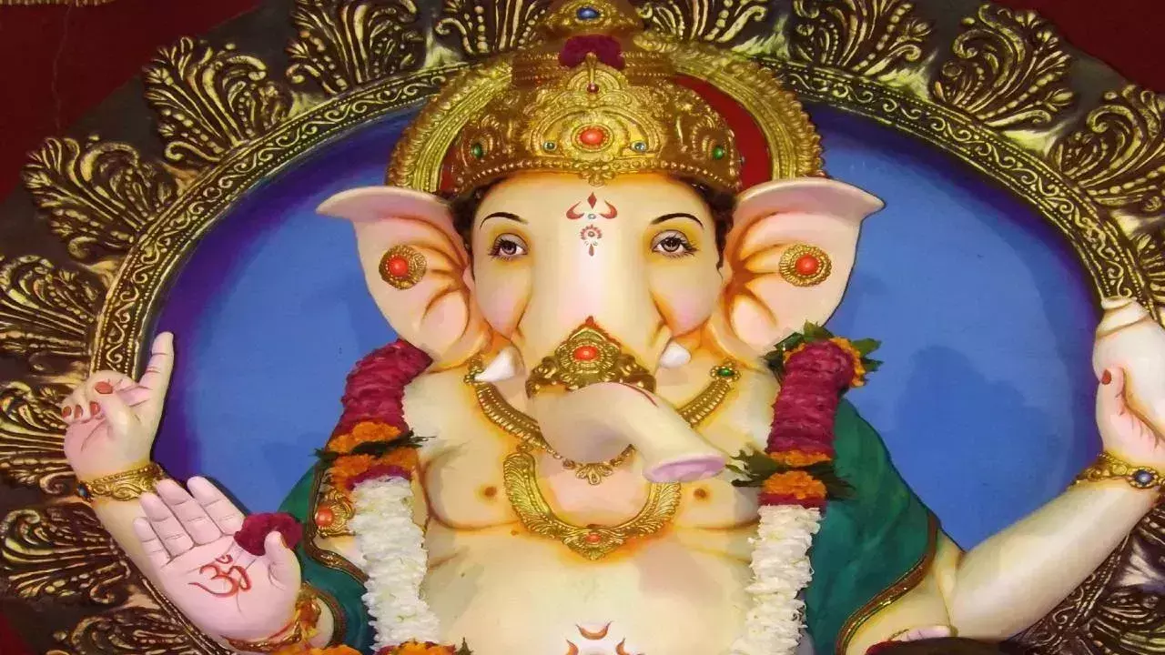 Ganesh Aarti: बुधवार को इस आरती से करें भगवान गणेश को प्रसन्न Ganesh Aarti: बुधवार को इस आरती से करें भगवान गणेश को प्रसन्न
