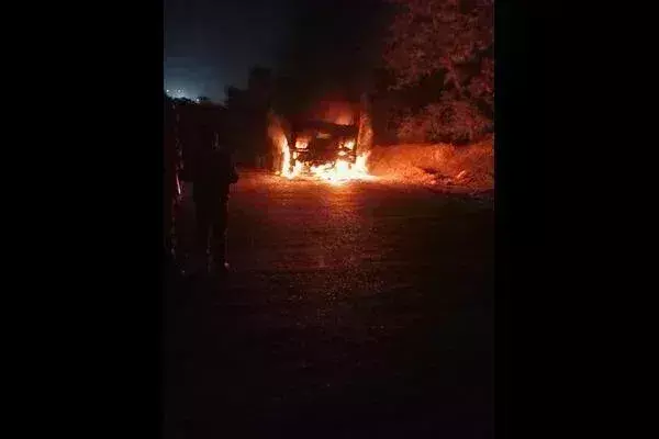 Chatra: कोयला ढुलाई में लगे हाइवा में हुई आगजनी Chatra: कोयला ढुलाई में लगे हाइवा में हुई आगजनी