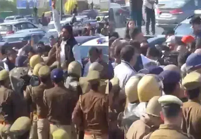 Ghaziabad: दिल्ली-यूपी बॉर्डर पर रोके गए कांग्रेसी नेता राहुल गांधी Ghaziabad: दिल्ली-यूपी बॉर्डर पर रोके गए कांग्रेसी नेता राहुल गांधी