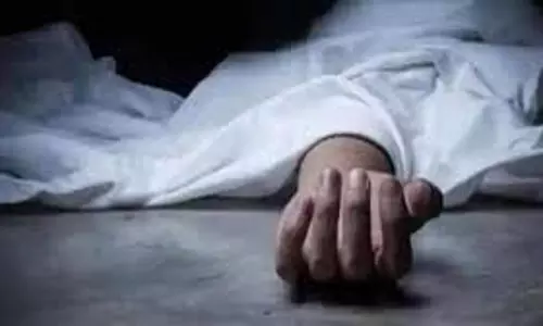 Damoh: घर में प्रसव के दौरान अधिक खून बहने से महिला की मौत, जांच शुरू Damoh: घर में प्रसव के दौरान अधिक खून बहने से महिला की मौत, जांच शुरू