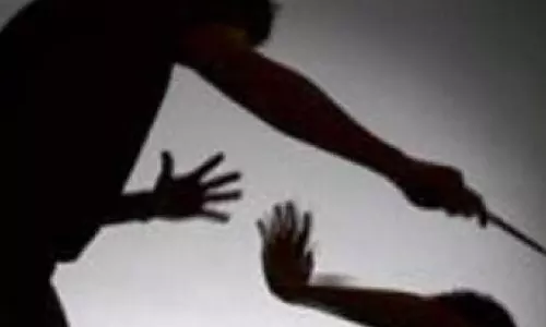 Adilabad: छात्रों के साथ दुर्व्यवहार करने पर अभिभावकों ने शिक्षक की पिटाई की Adilabad: छात्रों के साथ दुर्व्यवहार करने पर अभिभावकों ने शिक्षक की पिटाई की