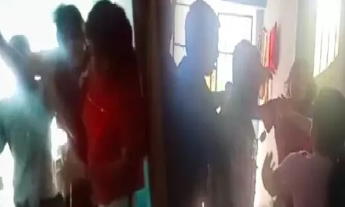 Bhubaneswar में हॉस्टल मालिक और उसके बेटों ने 2 महिला किरायेदारों की पिटाई की