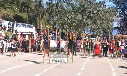Nagaland : किसामा के एम्फीथियेटर में स्टिल्ट बांस रेस का आयोजन