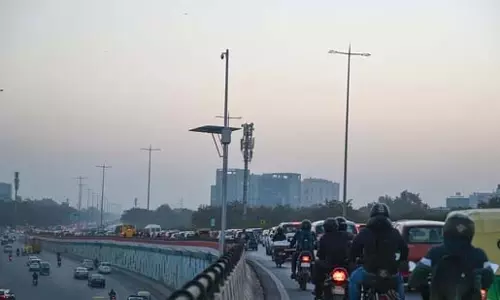 Delhi : द्वारका एक्सप्रेसवे पर हादसा; टक्कर के बाद 2 कारों में आग लगी, एक की मौत