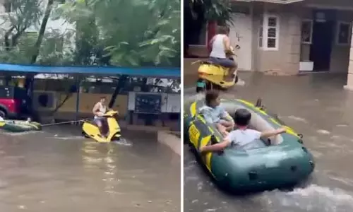 Cyclone Phangal : चेन्नई में जब दादाजी ने बाढ़ के पानी में बच्चों को नाव की सवारी कराई, वीडियो वायरल Cyclone Phangal : चेन्नई में जब दादाजी ने बाढ़ के पानी में बच्चों को नाव की सवारी कराई, वीडियो वायरल