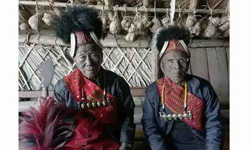 Nagaland : कोन्याक मोरंग के दो शिकारी हॉर्नबिल फेस्टिवल में अतीत को याद करते Nagaland : कोन्याक मोरंग के दो शिकारी हॉर्नबिल फेस्टिवल में अतीत को याद करते