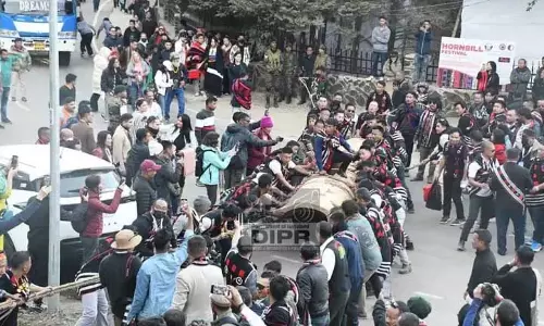 Nagaland : तिखिर समुदाय ने किया लकड़ी ढोल खींचने का समारोह Nagaland : तिखिर समुदाय ने किया लकड़ी ढोल खींचने का समारोह